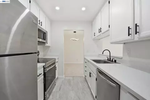 Kitchen - 39997 Cedar Blvd #248, Newark, CA 94560 photo 2 of 5