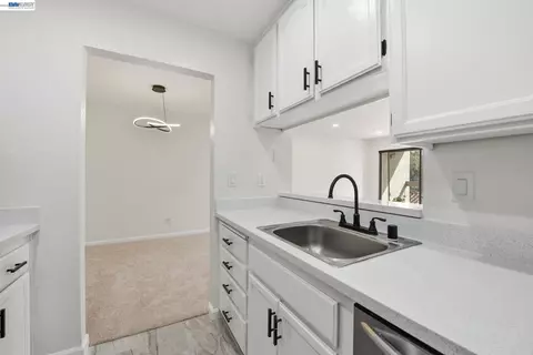 Kitchen - 39997 Cedar Blvd #248, Newark, CA 94560 photo 4 of 5