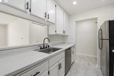 Kitchen - 39997 Cedar Blvd #248, Newark, CA 94560 photo 3 of 5