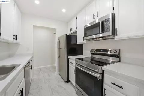 Kitchen - 39997 Cedar Blvd #248, Newark, CA 94560 photo 1 of 5