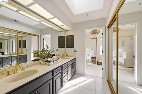 Bath - 28 Harrington Rd, Moraga, CA 94556 photo 2 of 5