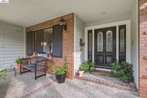 28 Harrington Rd, Moraga, CA 94556