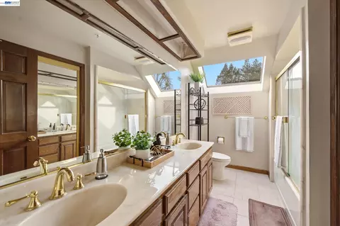 Bath - 28 Harrington Rd, Moraga, CA 94556 photo 4 of 5