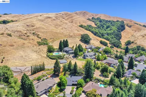 View/Area - 28 Harrington Rd, Moraga, CA 94556 photo 4 of 10