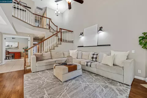 60 Rainbow Cir, Danville, CA 94506