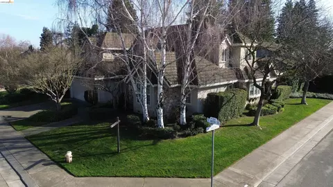 2350 Saint Anton Dr, Lodi, CA 95242 photo 1