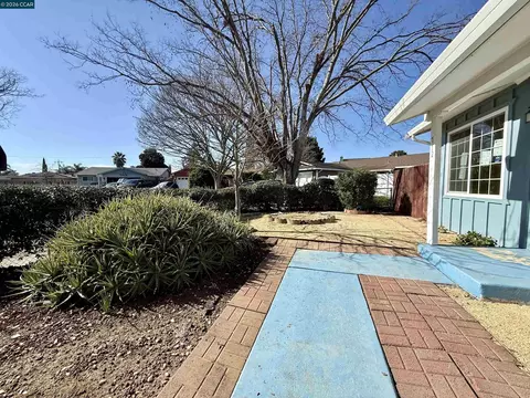 Exterior - 772 Largo Ct, Fairfield, CA 94533 photo 6 of 13