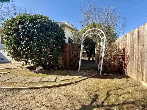 Exterior - 772 Largo Ct, Fairfield, CA 94533 photo 10 of 13