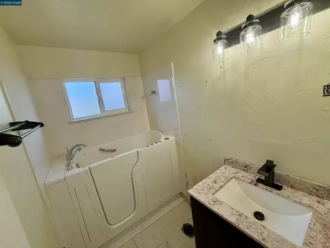 Bath - 772 Largo Ct, Fairfield, CA 94533 photo 1 of 2
