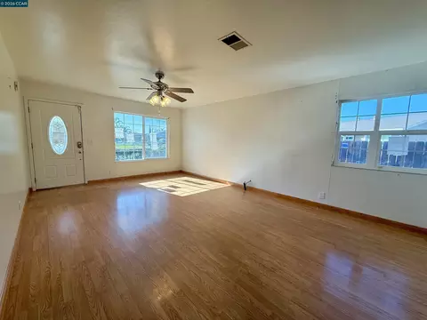 Living - 772 Largo Ct, Fairfield, CA 94533 photo 1 of 2