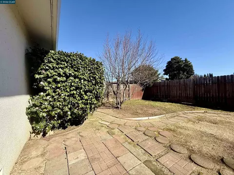 Exterior - 772 Largo Ct, Fairfield, CA 94533 photo 7 of 13