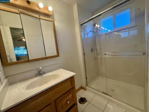 Bath - 772 Largo Ct, Fairfield, CA 94533 photo 2 of 2