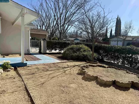 Exterior - 772 Largo Ct, Fairfield, CA 94533 photo 5 of 13