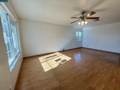 Living - 772 Largo Ct, Fairfield, CA 94533 photo 2 of 2