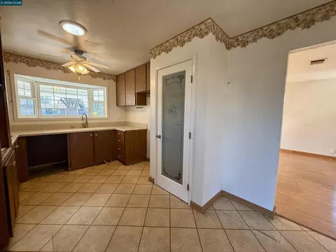Kitchen - 772 Largo Ct, Fairfield, CA 94533 photo 2 of 3