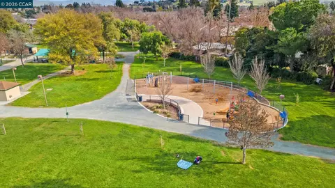 View/Area - 1133 Meadow Ln #106, Concord, CA 94520 photo 5 of 5