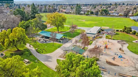 View/Area - 1133 Meadow Ln #106, Concord, CA 94520 photo 2 of 5