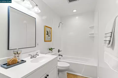 Bath - 1133 Meadow Ln #106, Concord, CA 94520 photo 3 of 3