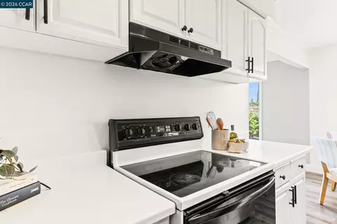 Kitchen - 1133 Meadow Ln #106, Concord, CA 94520 photo 3 of 4