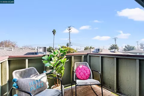 Exterior - 1133 Meadow Ln #106, Concord, CA 94520 photo 1 of 1
