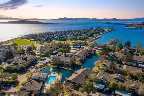 79 Lakeshore Ct, Richmond, CA 94804