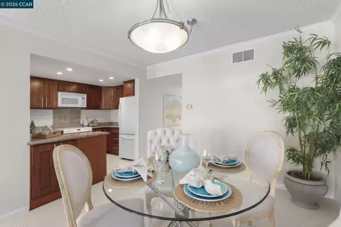 1525 Canyonwood Ct #4, Walnut Creek, CA 94595