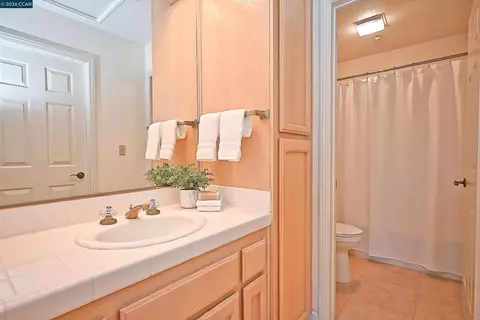 Bath - 137 Haslemere, Lafayette, CA 94549 photo 5 of 5