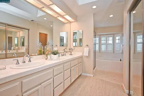 Bath - 137 Haslemere, Lafayette, CA 94549 photo 2 of 5