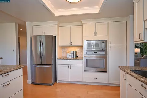 Kitchen - 137 Haslemere, Lafayette, CA 94549 photo 3 of 4