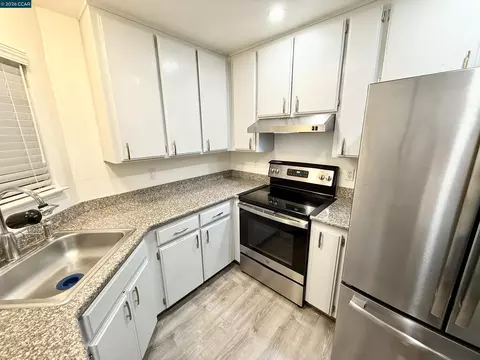 Kitchen - 405 Weymouth, Hercules, CA 94547 photo 1 of 3