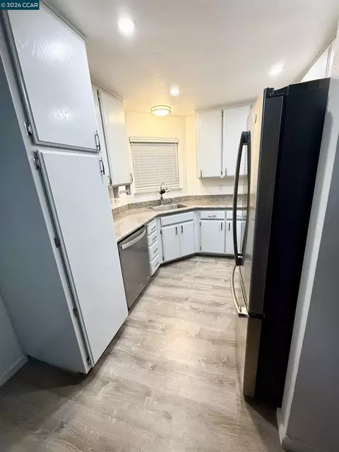 Kitchen - 405 Weymouth, Hercules, CA 94547 photo 2 of 3