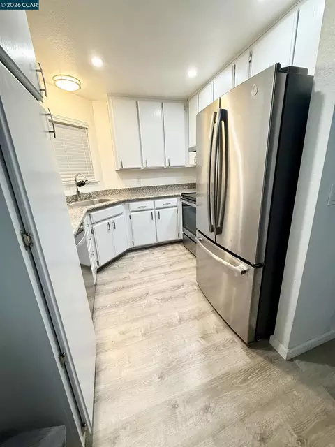 Kitchen - 405 Weymouth, Hercules, CA 94547 photo 3 of 3