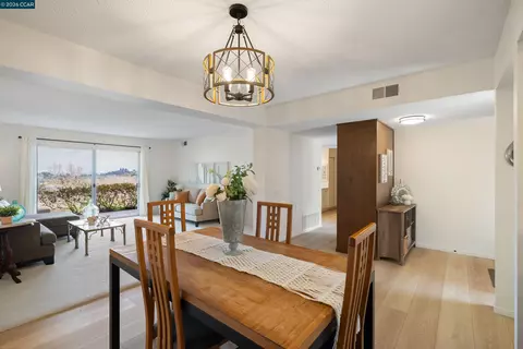 1348 Rockledge Ln #4, Walnut Creek, CA 94595