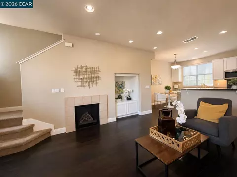 Living - 1121 Haven St, Martinez, CA 94553 photo 2 of 6