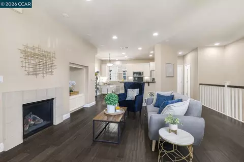 Living - 1121 Haven St, Martinez, CA 94553 photo 4 of 6
