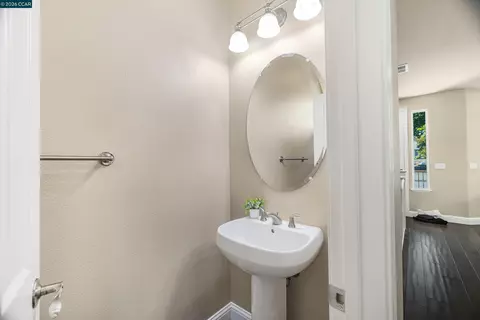 Bath - 1121 Haven St, Martinez, CA 94553 photo 1 of 4
