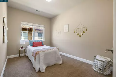Bedroom - 1121 Haven St, Martinez, CA 94553 photo 3 of 3