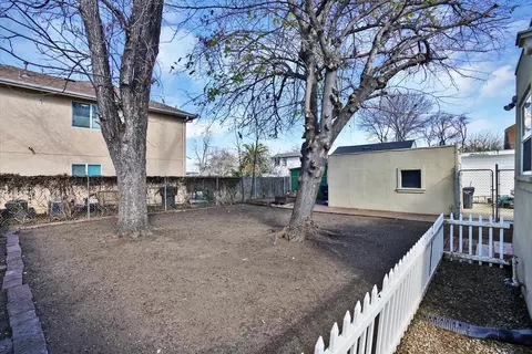 Exterior - 445 W Lowell Ave, Tracy, CA 95376 photo 7 of 10