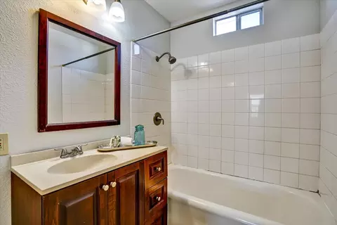 Bath - 445 W Lowell Ave, Tracy, CA 95376 photo 1 of 2