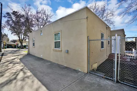Exterior - 445 W Lowell Ave, Tracy, CA 95376 photo 5 of 10