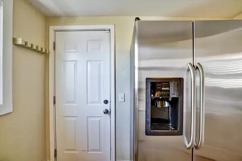 Entry Way - 445 W Lowell Ave, Tracy, CA 95376 photo 3 of 5