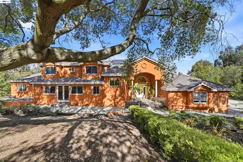 12800 Clausen Ct, Los Altos Hills, CA 94022