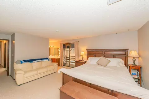 Bedroom - 410 Lake Forest Dr, Trinity Center, CA 96091 photo 2 of 6
