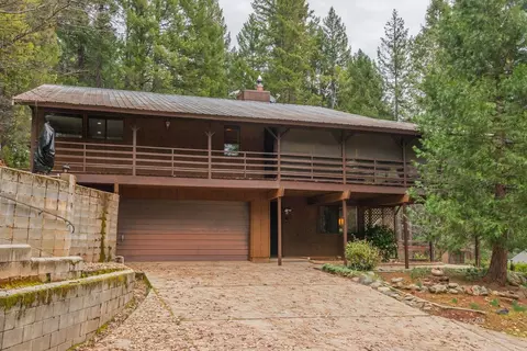 410 Lake Forest Dr, Trinity Center, CA 96091