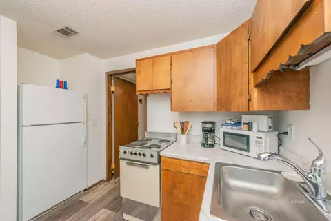 Kitchen - 410 Lake Forest Dr, Trinity Center, CA 96091 photo 7 of 7