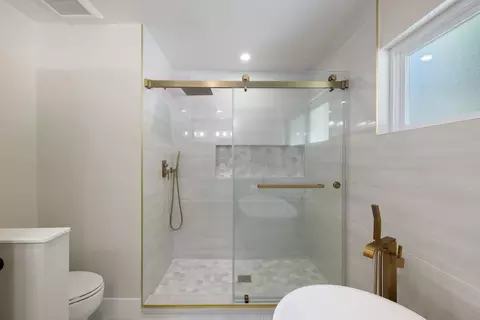 Bath - 483 Boynton Ave, Berkeley, CA 94707 photo 3 of 6
