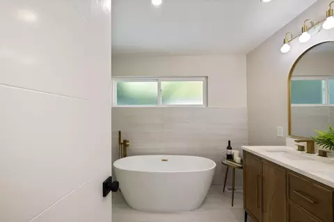 Bath - 483 Boynton Ave, Berkeley, CA 94707 photo 2 of 6
