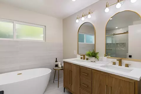 Bath - 483 Boynton Ave, Berkeley, CA 94707 photo 1 of 6