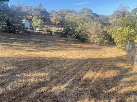35 Hilltop Rd, Martinez, CA 94553 photo 2