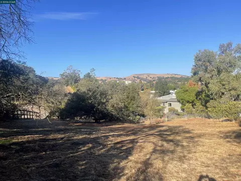 35 Hilltop Rd, Martinez, CA 94553